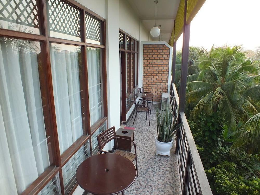 סמרינדה Mesra Business & Resort Hotel מראה חיצוני תמונה
