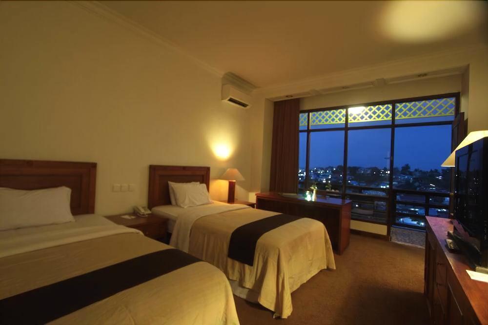 סמרינדה Mesra Business & Resort Hotel מראה חיצוני תמונה