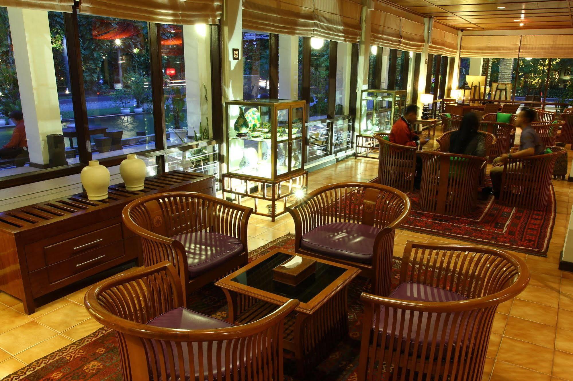 סמרינדה Mesra Business & Resort Hotel מראה חיצוני תמונה