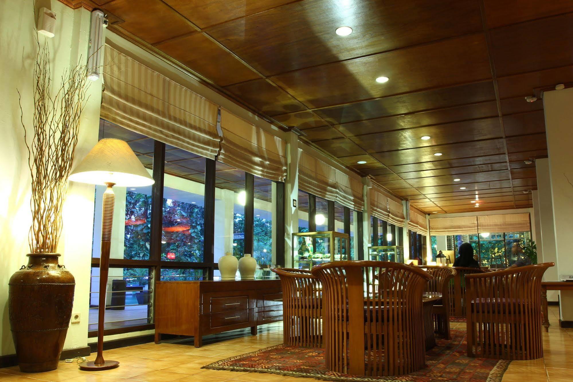 סמרינדה Mesra Business & Resort Hotel מראה חיצוני תמונה